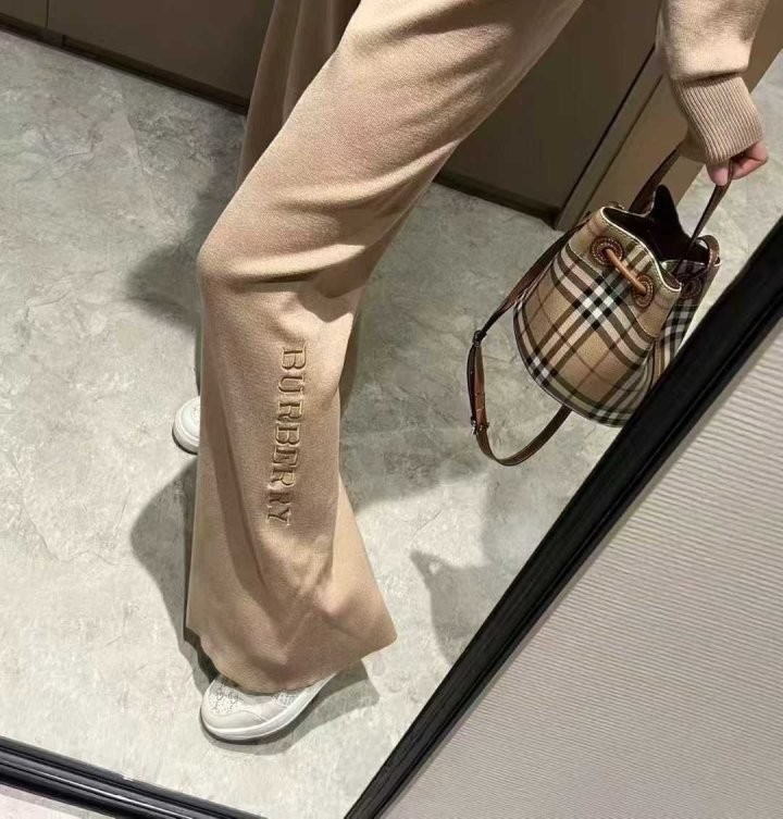 버버리 가디건 바지세트 국내배송