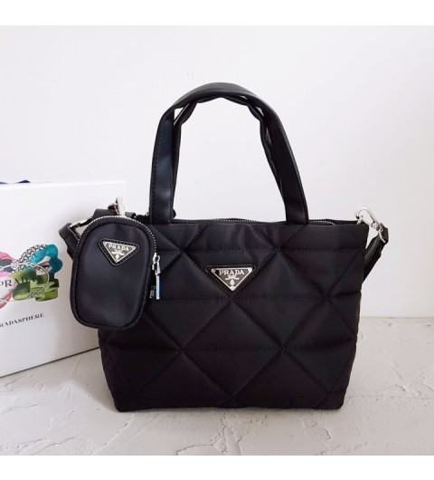 프라다 리나일론 나파 트라이앵글 퀼팅 패딩 더블 핸들 지퍼 포켓 토트 국내배송