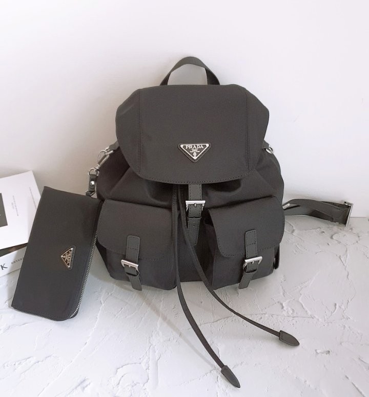 프라다 [ 고급 ] 나일론 배낭 트라이앵글 로고 파우치 2 국내배송