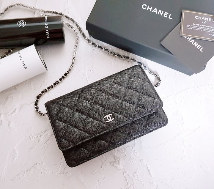 샤넬 [고급 박스] WOC 클래식 캐비어 은장 1 국내배송