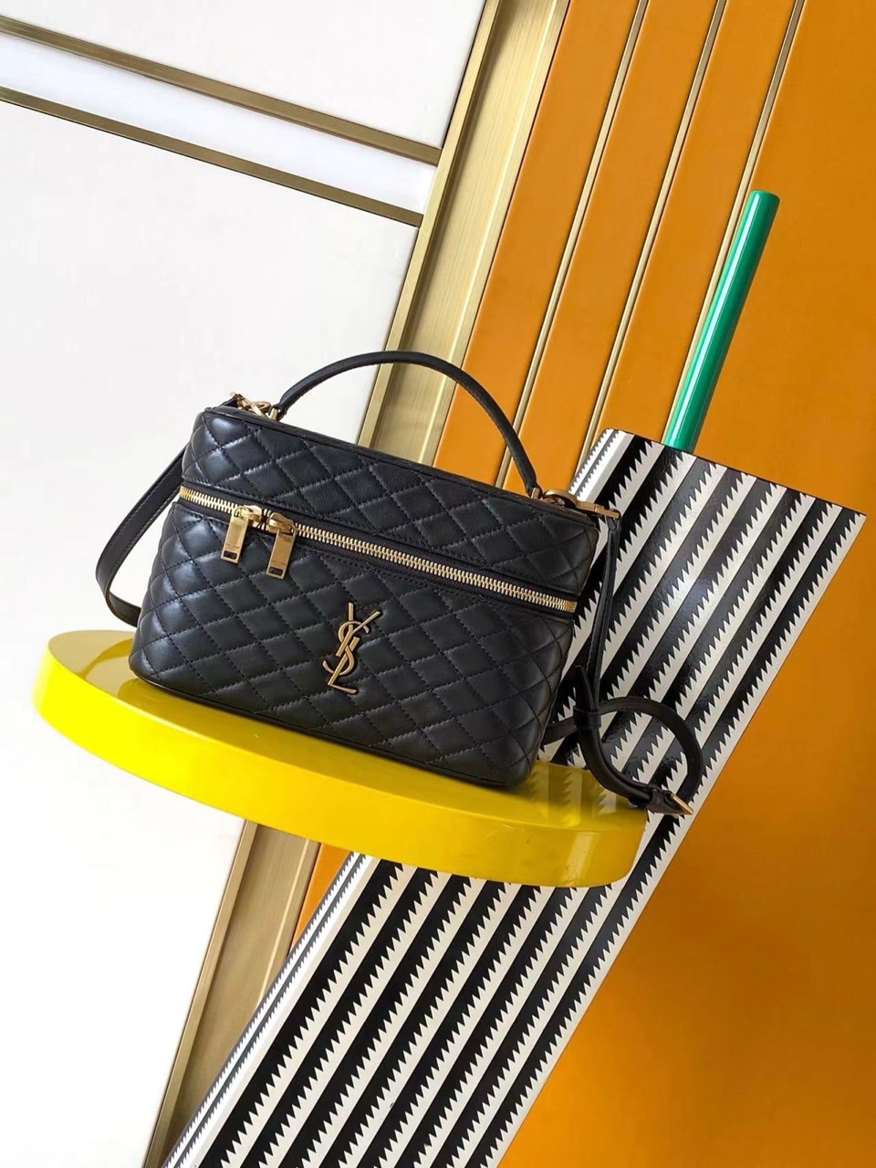 TT 710 입생로랑 가방 해외배송