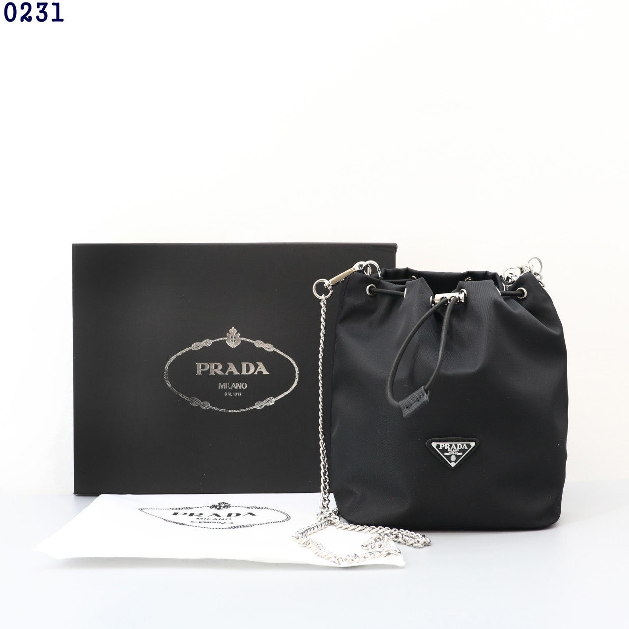 프라다 나일론 파우치 버킷백 국내배송