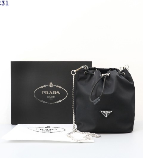 프라다 나일론 파우치 버킷백 국내배송