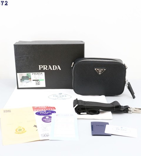 프라다  2372 사피아노 레더 브리크 백 국내배송