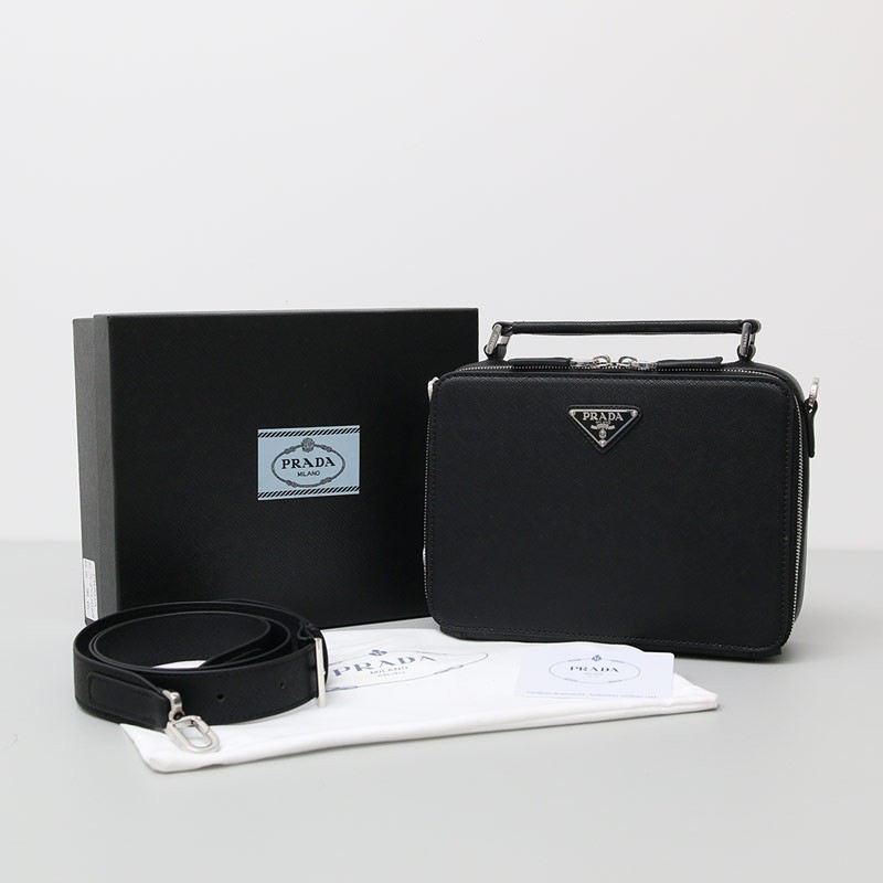 프라다 24ss 토트백 국내배송 .