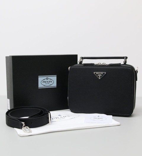 프라다 24ss 토트백 국내배송 .