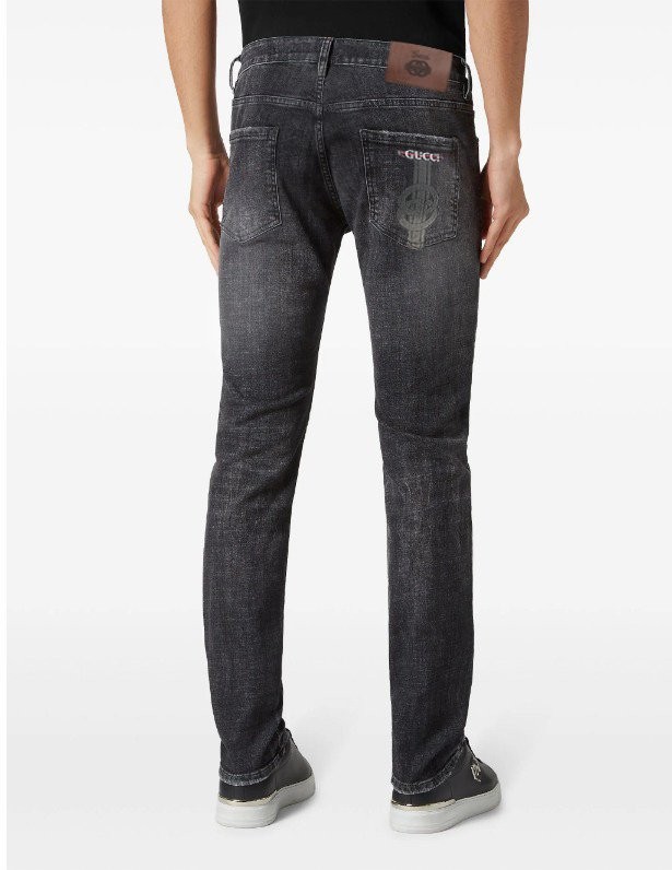 구찌 26SS. 더블로고 레터링 자수 흑청 슬림진 국내배송