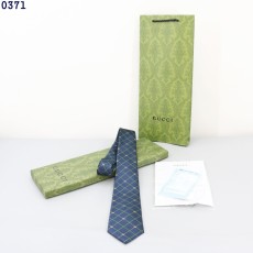 구찌 GG로고 라인 체크 넥타이 국내배송