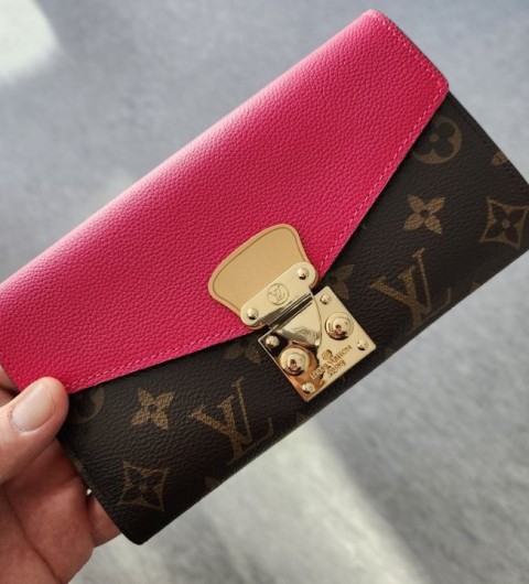 루이비통  팔라스 장지갑 국내배송
