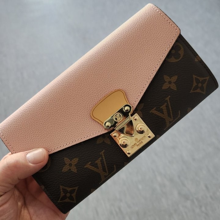 루이비통  팔라스 장지갑 국내배송