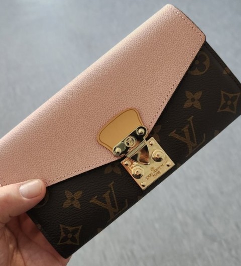 루이비통  팔라스 장지갑 국내배송