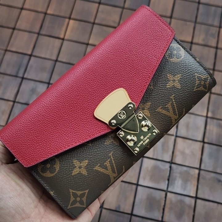 루이비통  팔라스 장지갑 국내배송