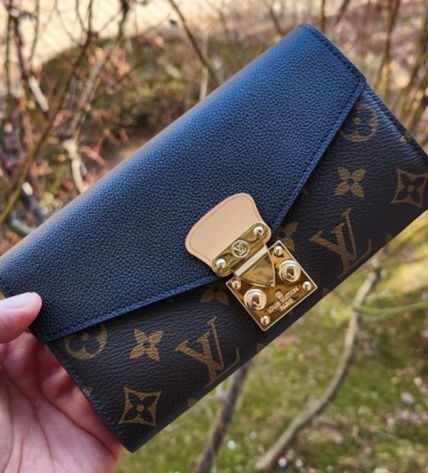 루이비통  팔라스 장지갑 국내배송