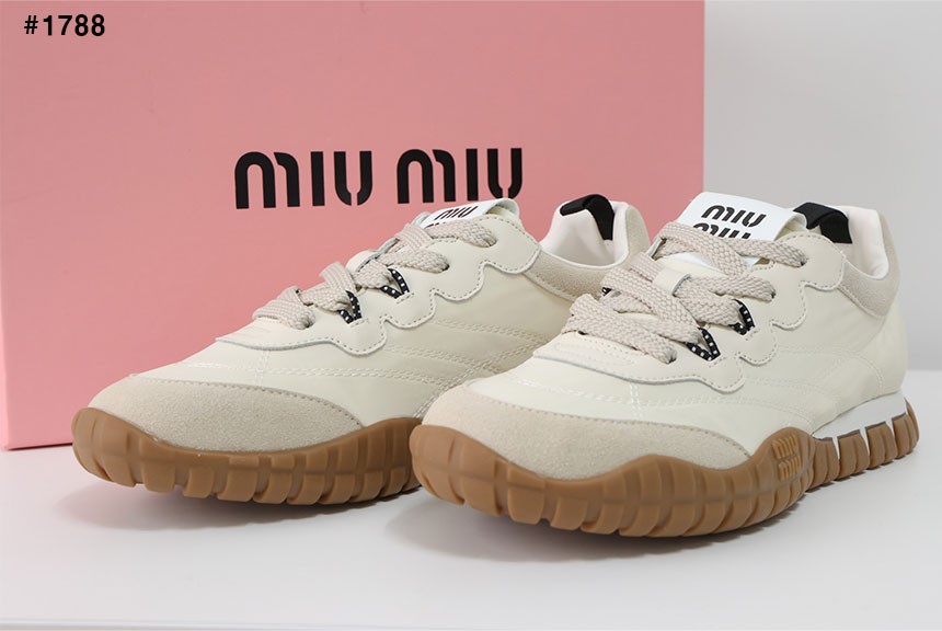 미우미우 타이어 기능성 소재 및 스웨이드 스니커즈 국내배송