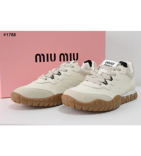 미우미우 타이어 기능성 소재 및 스웨이드 스니커즈 국내배송