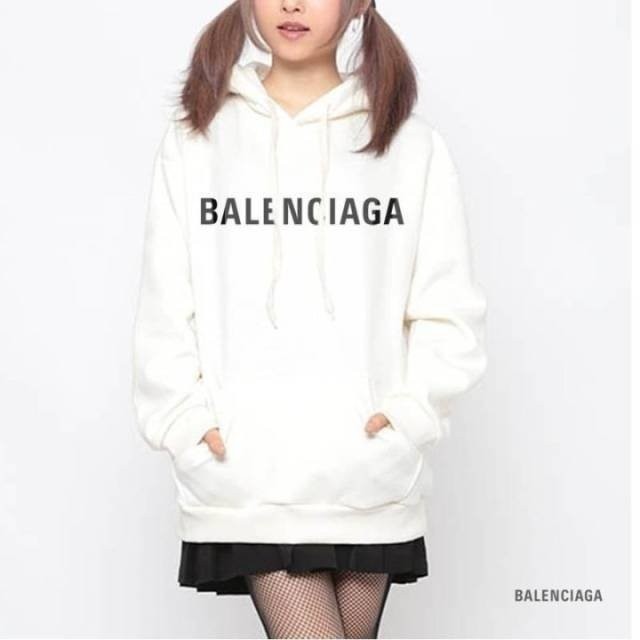 발렌시아가 NB 후드티 국내배송