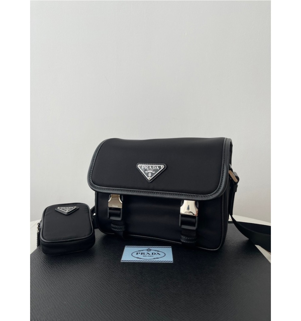 프라다  수입 남성 크로스백 리나일론 사피아노 블랙 국내배송