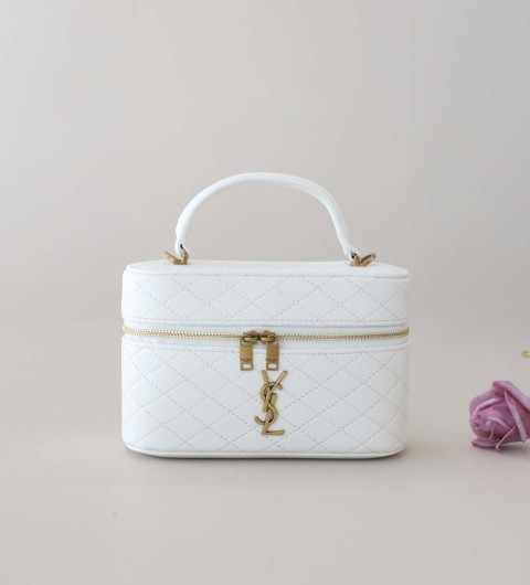 입생로랑 수입 GABY 베니티 백 -화이트-  국내배송