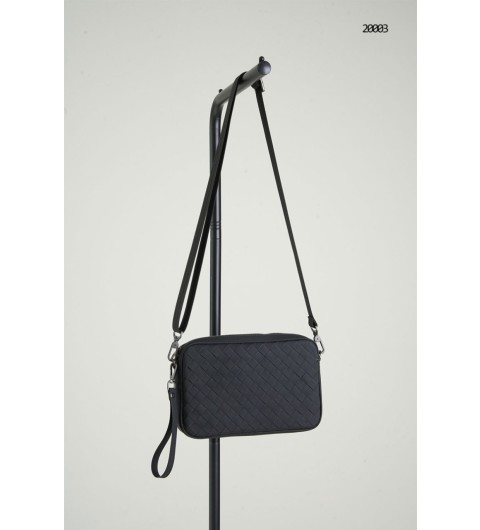 보테가베네타 인트레치아토 지퍼 메신저백 국내배송