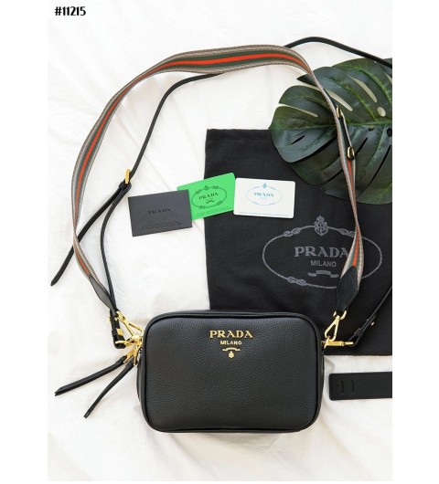 프라다 비텔로 다이노 금장로고 피닉스 레더 더블 지퍼 카메라백 국내배송