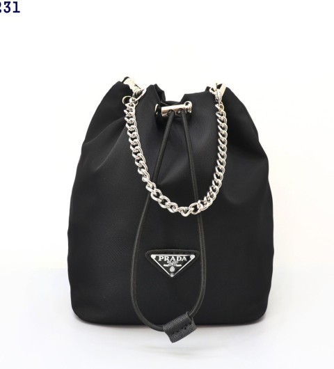 프라다 나일론 파우치 버킷백 국내배송