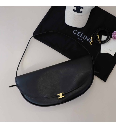 셀린느  하프문 소프트 트리옹프 백 -블랙- 국내배송