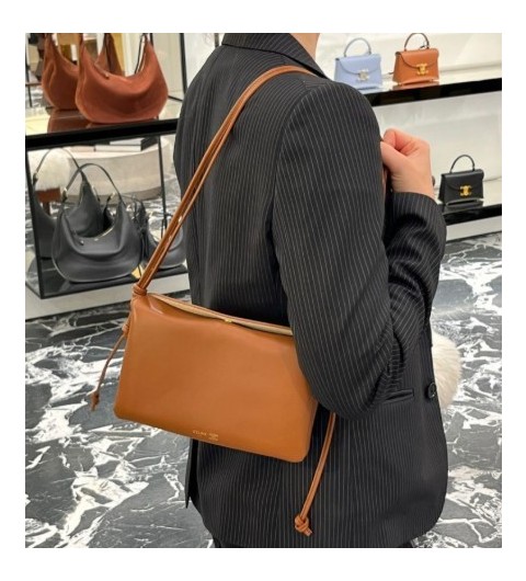 셀린느  트리오 플랩 -탠- 입고 국내배송