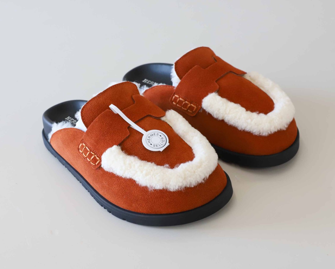 에르메스 수입 스웨이드 고(GO) 뮬 슬리퍼 입고 국내배송