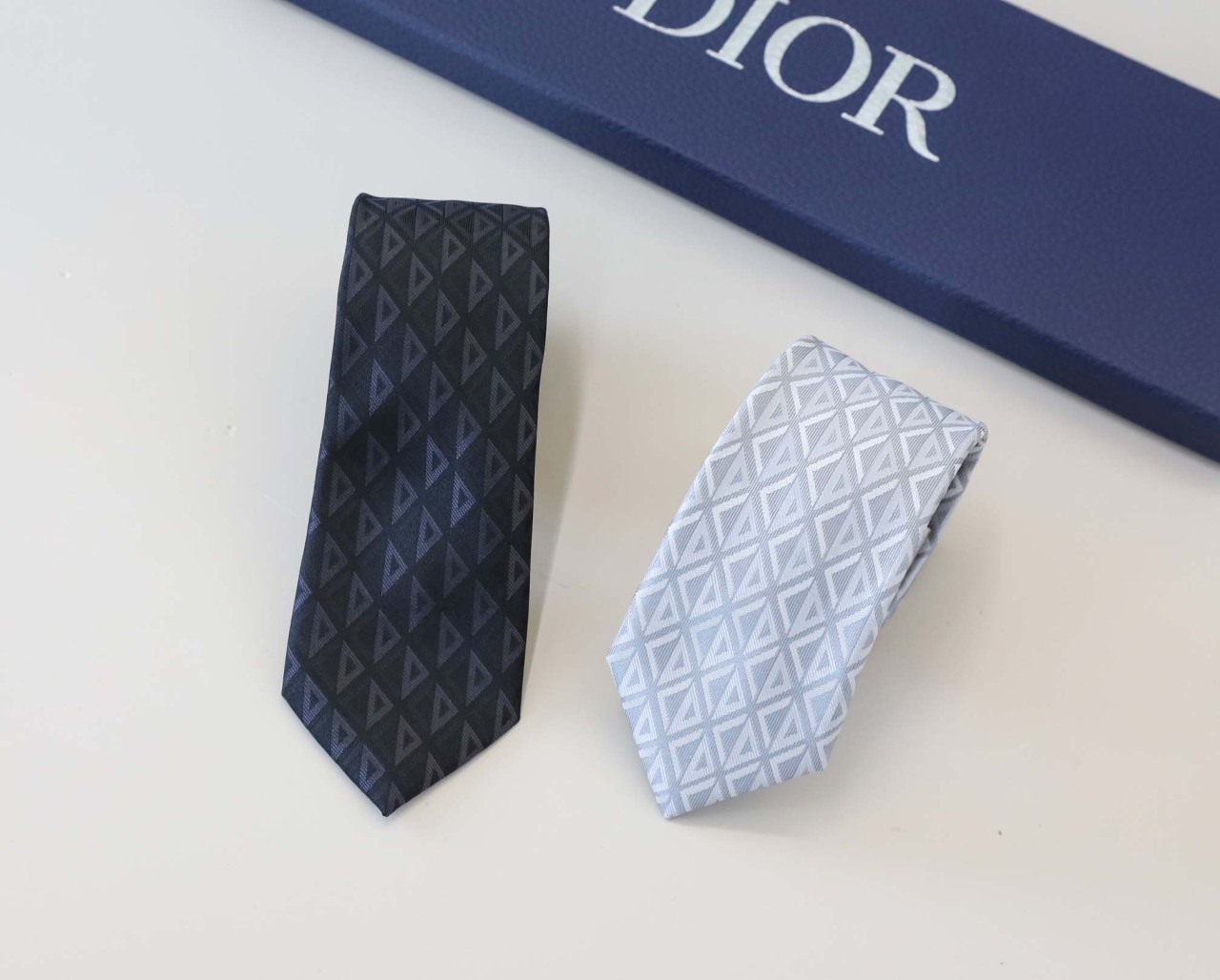 디올 [ D*OR ] 수입 CD 다이아몬드 실크 넥타이 국내배송