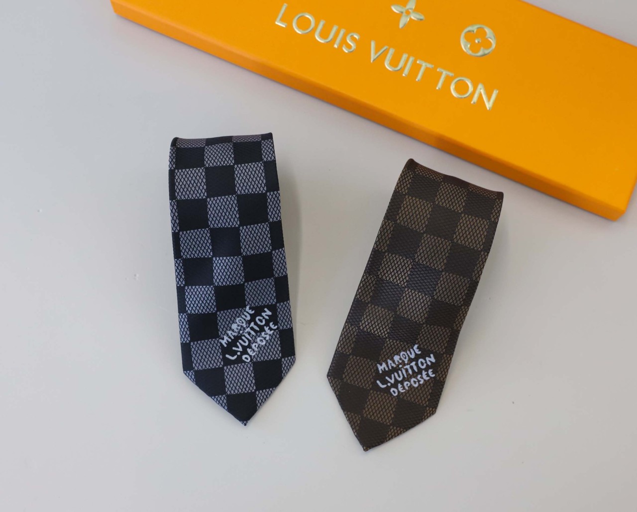 루이비통[ L.V ] 수입 다미에 이브닝 타이 국내배송