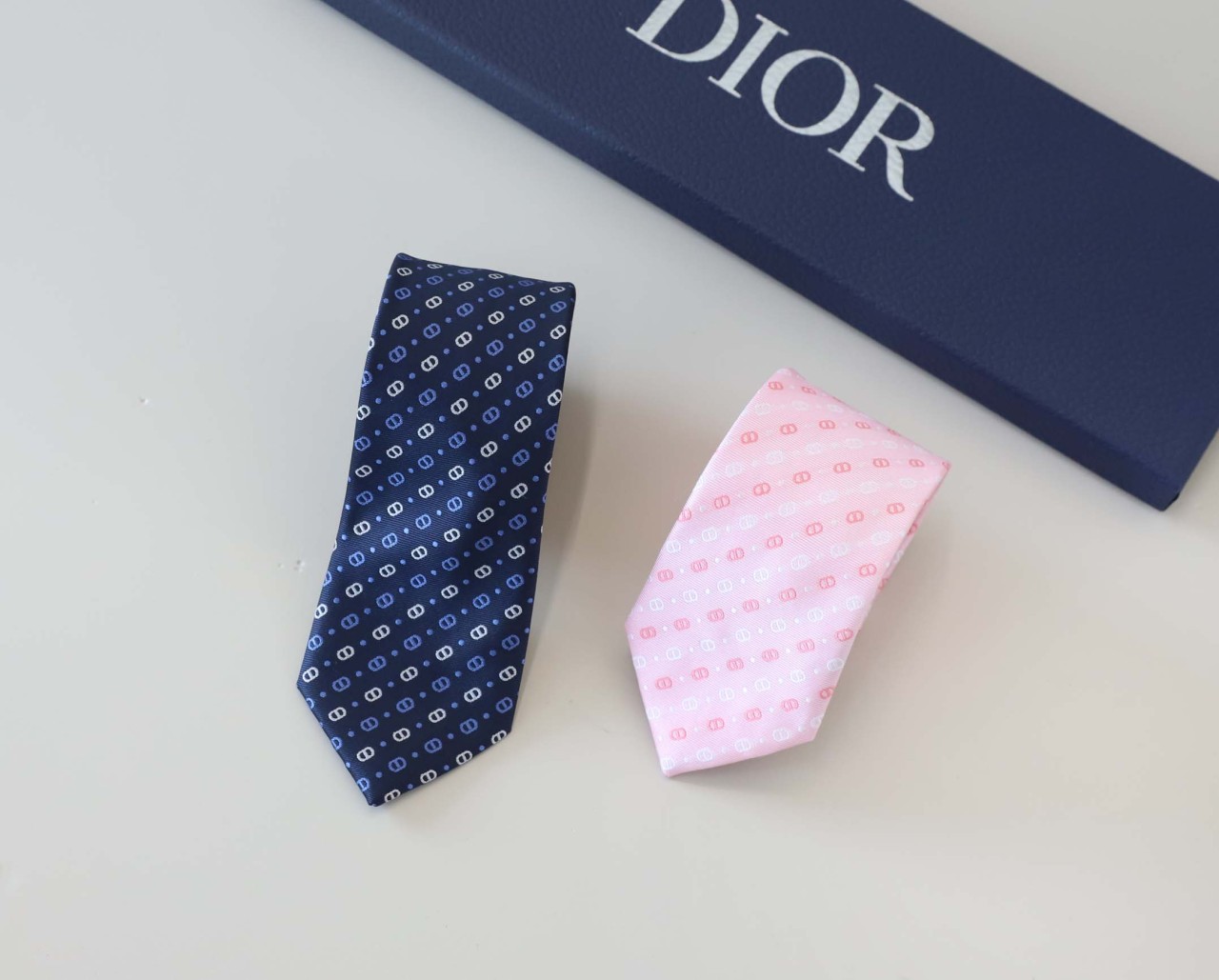 디올 수입 CD 크라바티 실크 타이 입고 국내배송