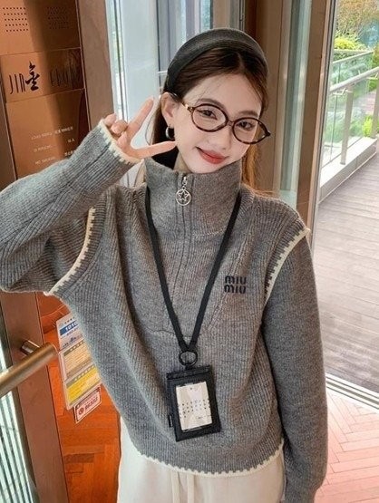 미우미우 스티치 반집업 니트 국내배송