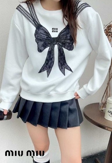 미우미우 블랙리본 맨투맨  국내배송