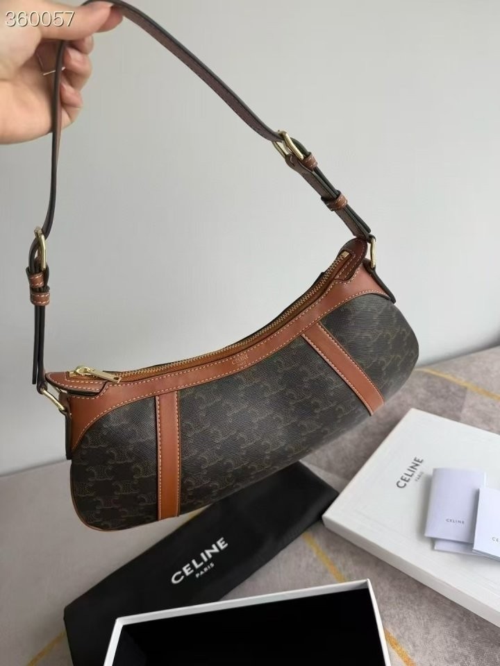 셀린느 스트리퍼드 호보 국내배송