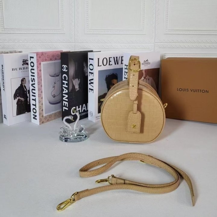 루이비통  쁘띠부아뜨 샤포백   국내배송