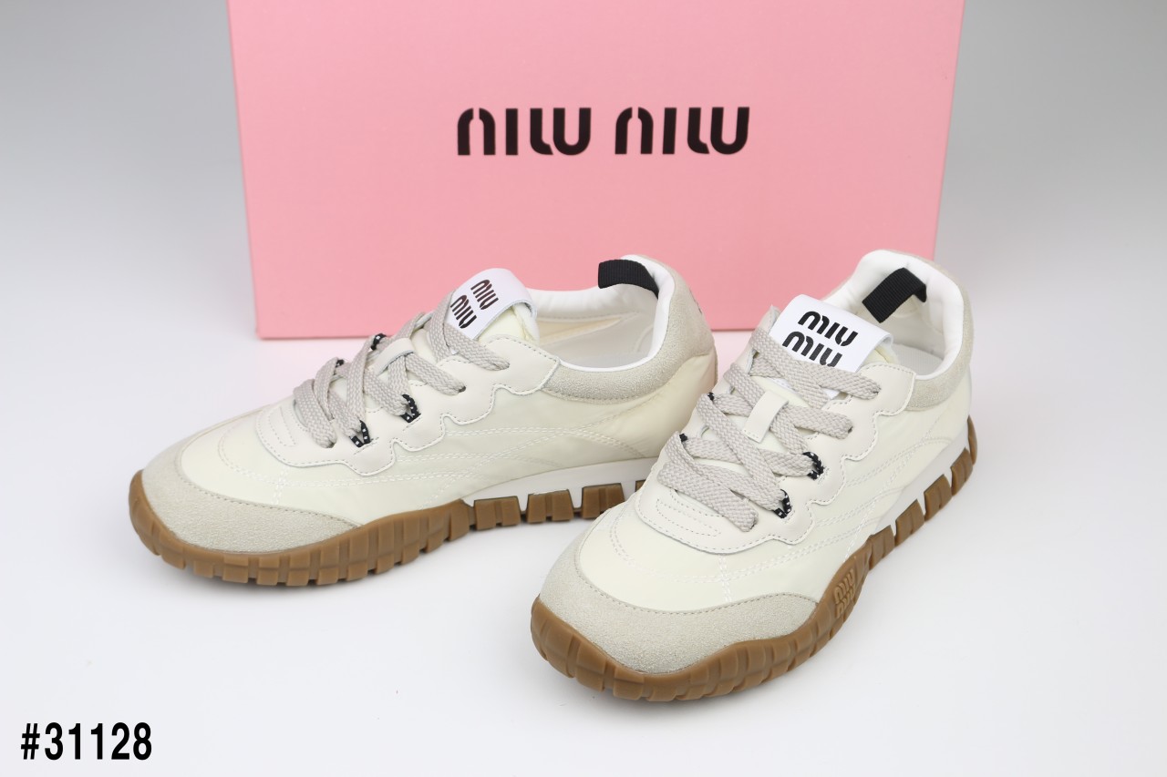 미우미우  타이어 테크니컬 스니커즈 국내배송