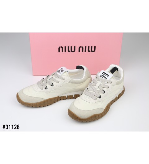 미우미우  타이어 테크니컬 스니커즈 국내배송